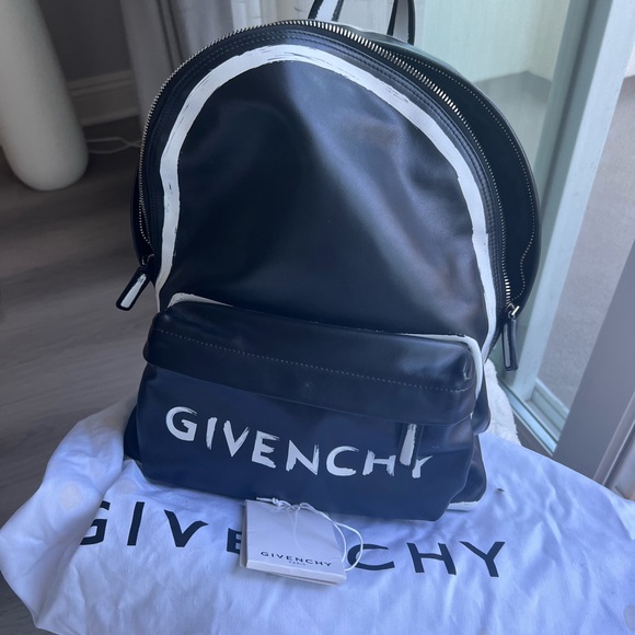 Givenchy graffiti backpack - Picture 2 of 14